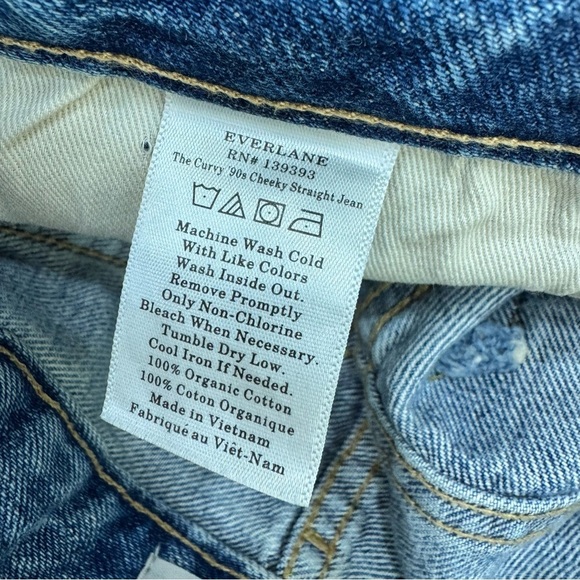 EVERLANE The Curvy ’90s Cheeky® Straight Jean in Medium Blue Wash - Picture 5 of 8
